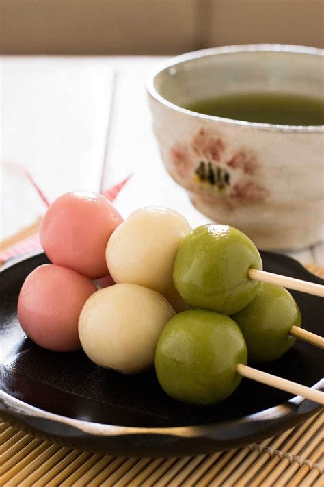 Three Colour (Sanshoku) Dango | Chopstick Chronicles | Kochen und ...