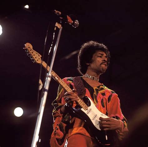 Jimi Hendrix performing at the Isle of Wight... - Eclectic Vibes