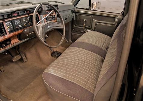 1985 Ford F150 4x4 Interior