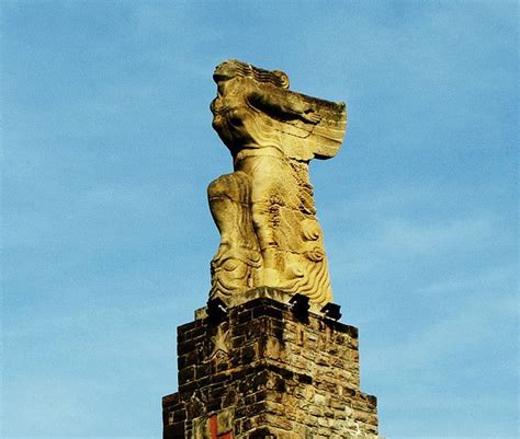 MONUMENTO A JUAN SEBASTIAN ELCANO - VICTORIO MACHO | Lion sculpture ...