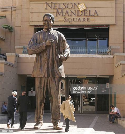 181 Statue Of Nelson Mandela Johannesburg Stock Photos, High-Res Pictures, and Images - Getty Images