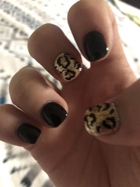 Cheetah print nails