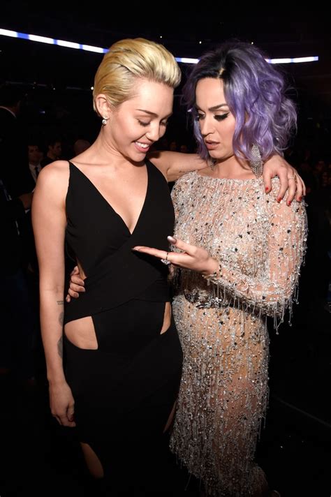 EGO - Toma lá, dá cá: Katy Perry leva apalpada de Miley Cyrus e retribui - notícias de Moda