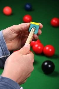 Snooker Tips & Snooker Training: Snooker Tips On How To Chalk A Snooker Cue