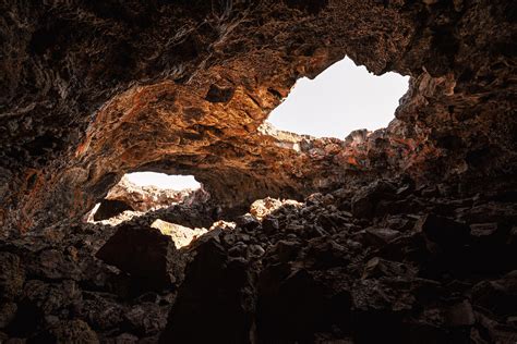 Indian Tunnel - Craters of the Moon, Idaho [3008x2008] [OC] : r/EarthPorn