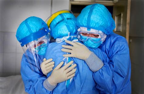 Photos: Nurses are the coronavirus heroes, California to China - Los Angeles Times
