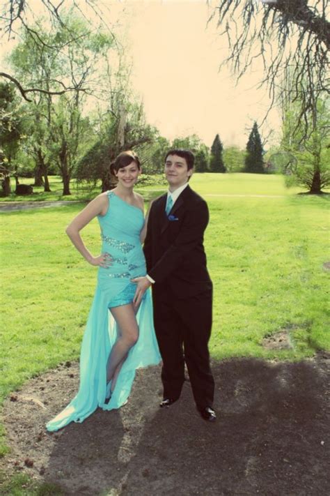 Awkward Prom Photo | Awkward prom photos, Prom photos, Prom pictures