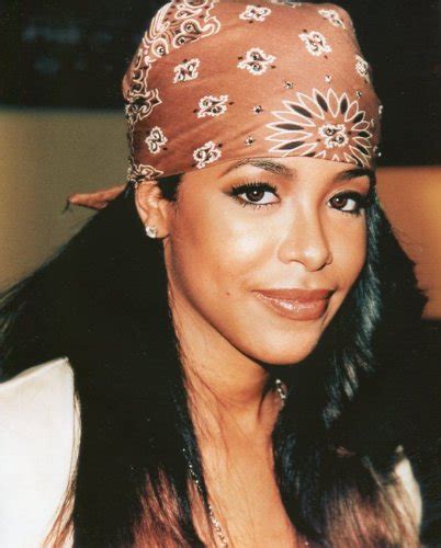 Aaliyah Headshot - Wearing a Bandana Photo (20.32 x 25.40 cm): Amazon ...