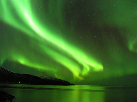File:Northern lights in Tromsoe.jpg - Wikimedia Commons