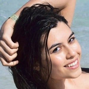 Larissa Liveir - Idade, Vida Pessoal, Biografia | Famous Birthdays