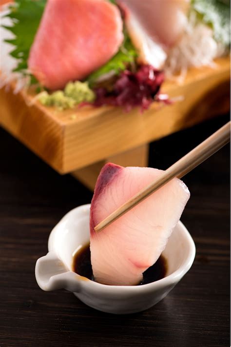 Yellowtail Sashimi (How to Make Hamachi Sashimi)