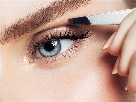 How to Perfectly Shape Your Eyebrows with Tweezers | Secret Service Beauty