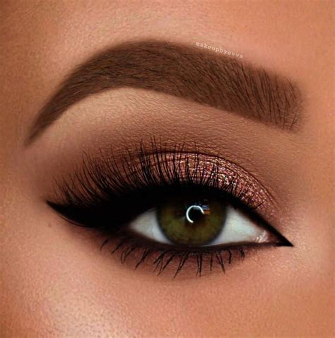 Makeup Brush Set Kylie Jenner | Brown smokey eye makeup, Blue eye ...