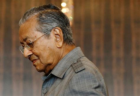 Mahathir Mohamad, 92, sworn in as Malaysia leader to cement power shift | The Peninsula Qatar