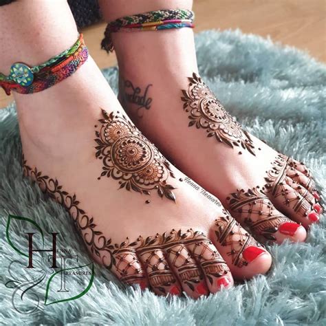 Simple Mehndi Designs For Feet