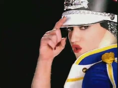 Hollaback Girl [Music Video] - Gwen Stefani Image (27189338) - Fanpop