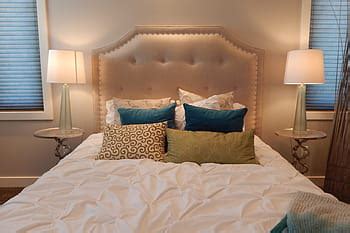 room, beds, covers, sheets, pillows, hardwood, floors, skateboard, longboard, hostel | Pxfuel