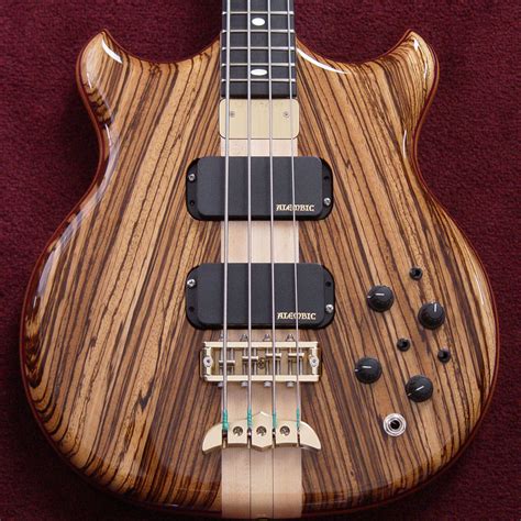 Short Scale Electric Bass: Unlocking Versatility and Playability – In ...