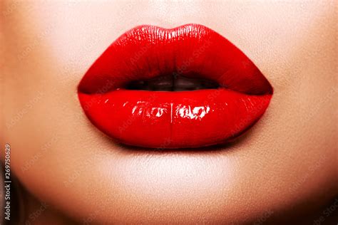 Sexy Red Lips close up. Beautiful Perfect Makeup. Beautiful red Lip ...