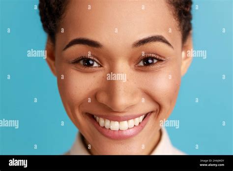 Happy face no teeth hi-res stock photography and images - Alamy