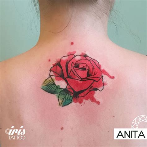 Anita, artista en Iris Tattoo. Atom Tattoo, Iris Tattoo, Floral Tattoo, Flower Tattoos, Line ...