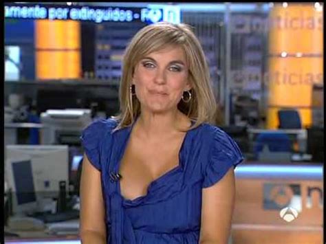 Pretty News Woman Wardrobe Malfunction - YouTube