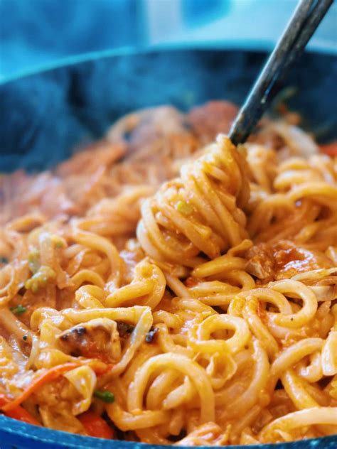 Dak Galbi-Inspired One-Pot Spicy Chicken Noodles - Tiffy Cooks