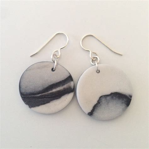 marbled round earrings | Laura McKibbon