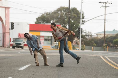 'Fear The Walking Dead' Spoilers: EP Talks 'TWD' Crossover & Tonight's Finale