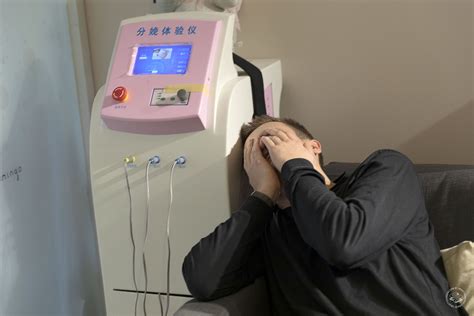 Pusssshhh!: Trying The Labor Pain Simulator | SmartShanghai