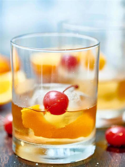 Old Fashioned Cocktail Recipe - Classic Whiskey Cocktail