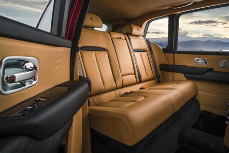 Travel in style and luxury with the Rolls-Royce Cullinan - Alvinology