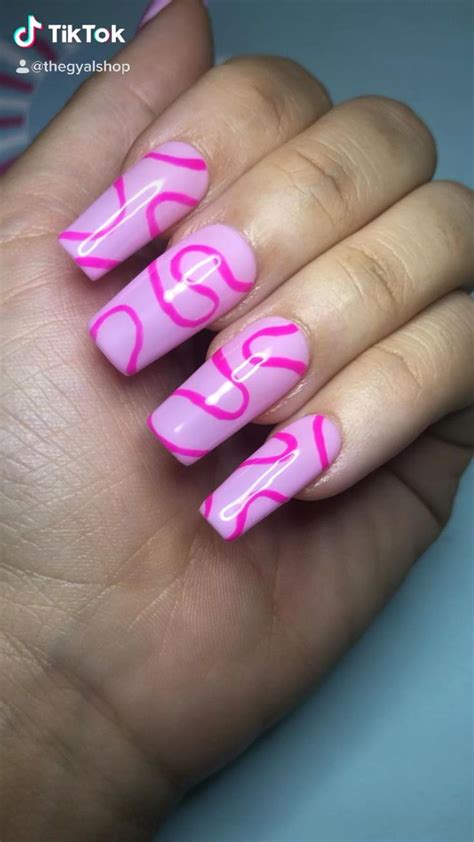 SQUIGGLE Wavy gel press on nails | Reusable, salon quality nails [Video] [Video] | Neon nails ...