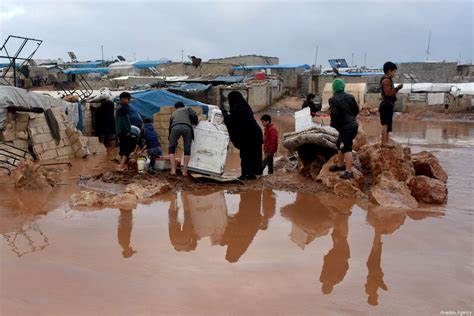 Heavy rains flood Syria refugee camps in Idlib – Middle East Monitor