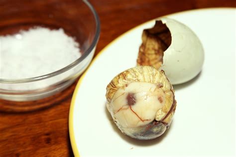 Balut: How to eat the Philippines' fertilized duck egg | CNN