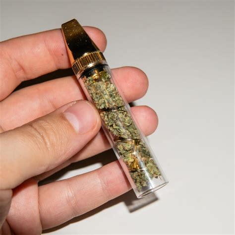 A Complete Guide to Popular Cannabis Smoking Pipes and Devices