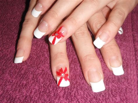 Red Christmas Nails Bow - Mini bow is embellished with red glitter to add sparkle and shine to ...