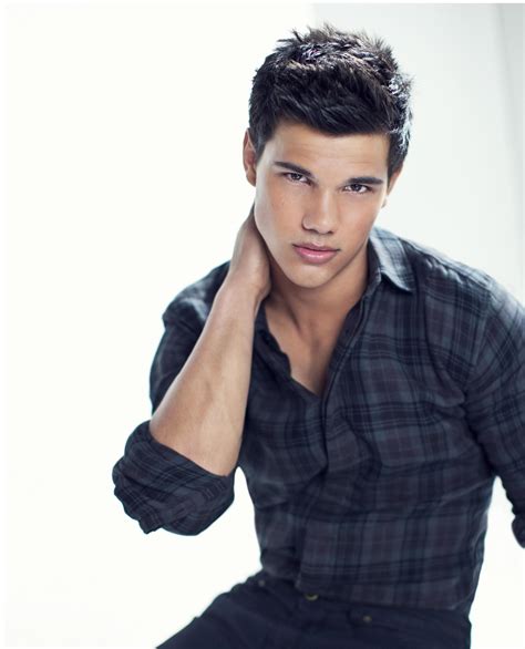 UHQ Megasized Taylor Lautner TW Photoshoot- WOW (and i'm not even on ...