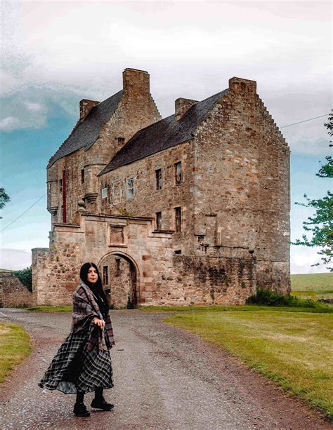 How to visit Lallybroch | Midhope Castle | Laird of Lallybroch | Laird Broch Tuarach | Outlander ...