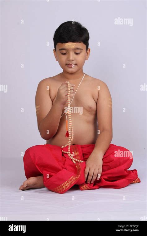Hindu boy praying hi-res stock photography and images - Alamy