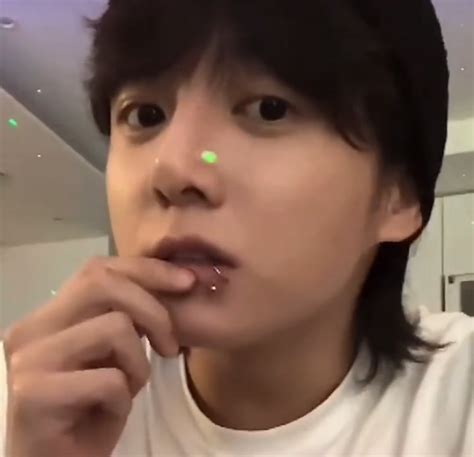 bts 🪁 SEVEN on Twitter: "so this is what jungkook's spider bite lip piercing can look like 🫠"