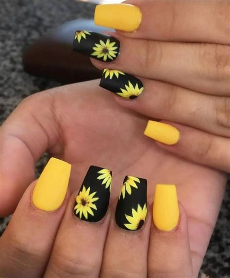 Cool sunflower nails | Short acrylic nails designs, Yellow nails ...