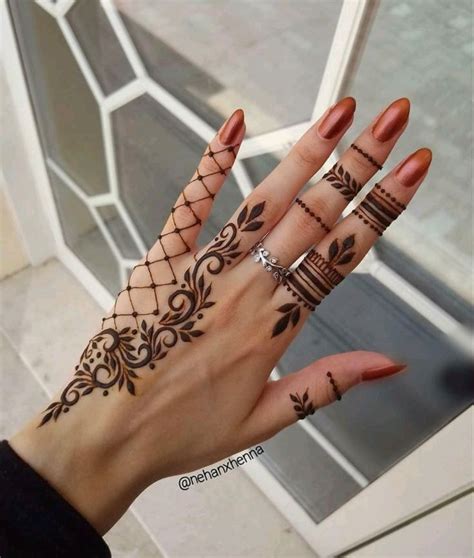 Simple Mehndi Designs for Beautiful Henna Tattoos