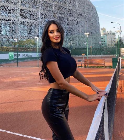 Rachel Stuhlmann hits Europe as tennis influencer wows in leather pants ...