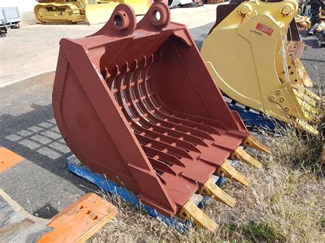 KOMATSU BUCKET TO SUIT PC200/220 for sale