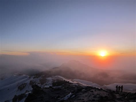 Sunrise Near Kilimanjaro Summit [3648 × 2736] : r/EarthPorn