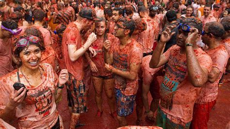 Spain’s La Tomatina festival sends defiant message to terrorists - CGTN