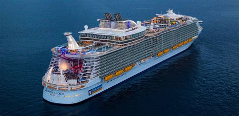 Top 10 Biggest Cruise Ships In the World (2021)