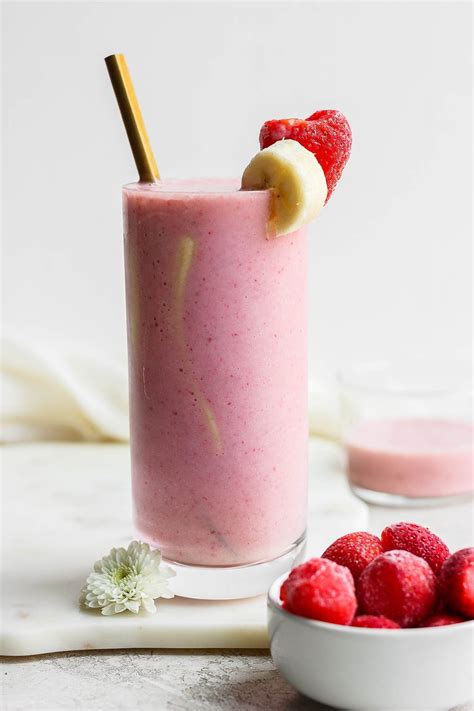 Strawberry Banana Smoothie - The Wooden Skillet