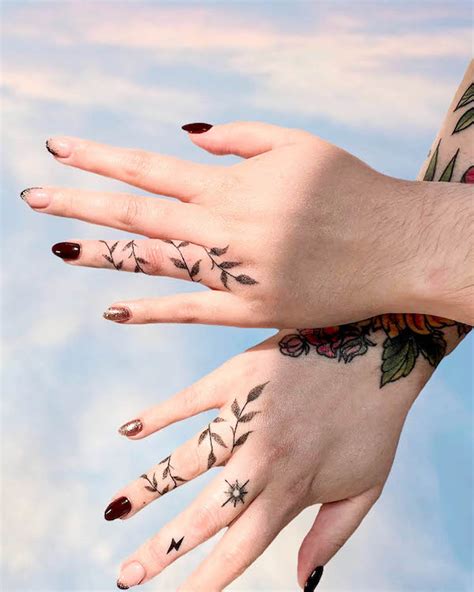 Top more than 85 finger tattoo ideas for females - in.coedo.com.vn